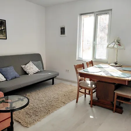 Markovo Tepe House & Garden Apartment